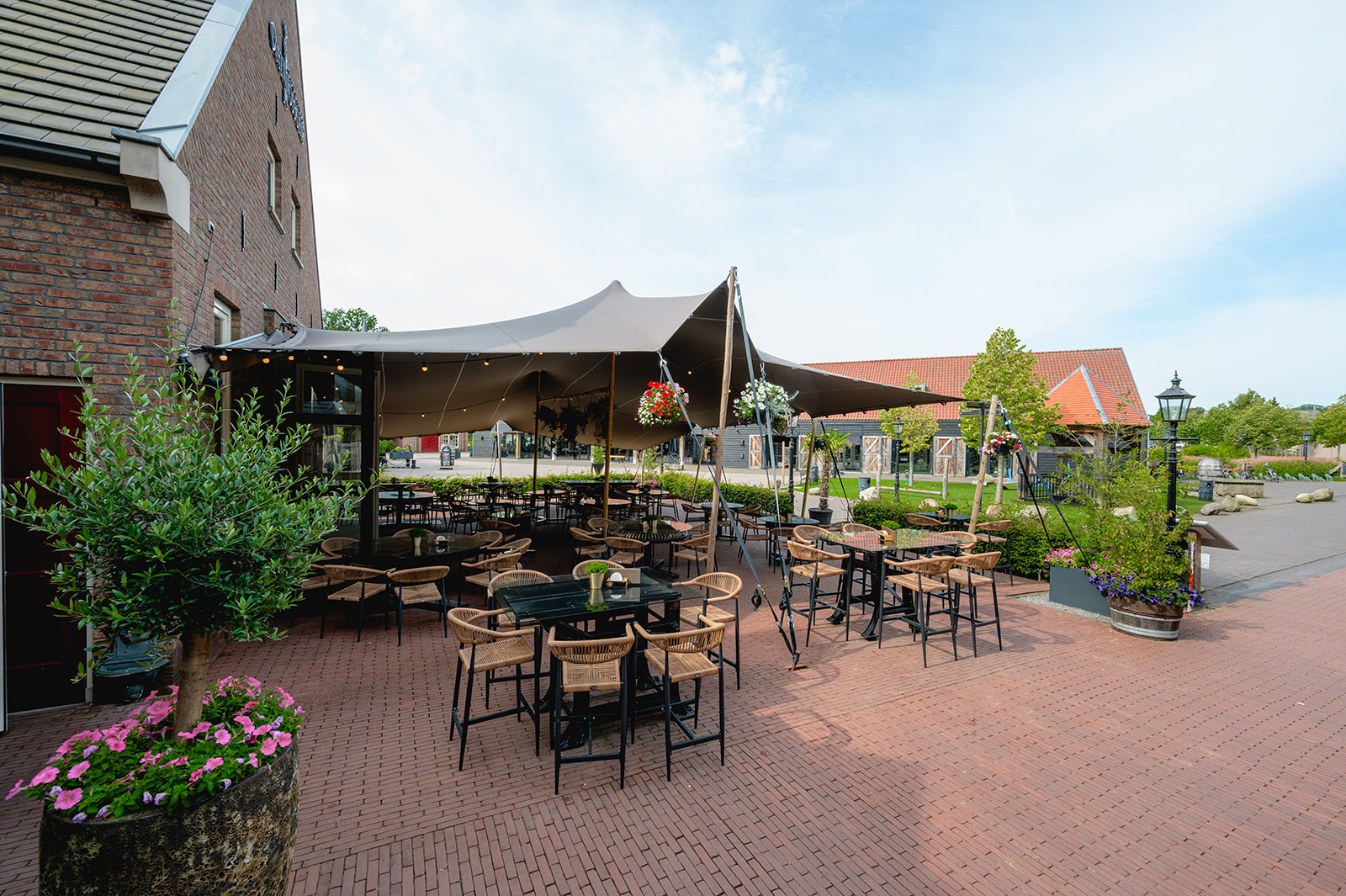 Stretch tent terrace setup